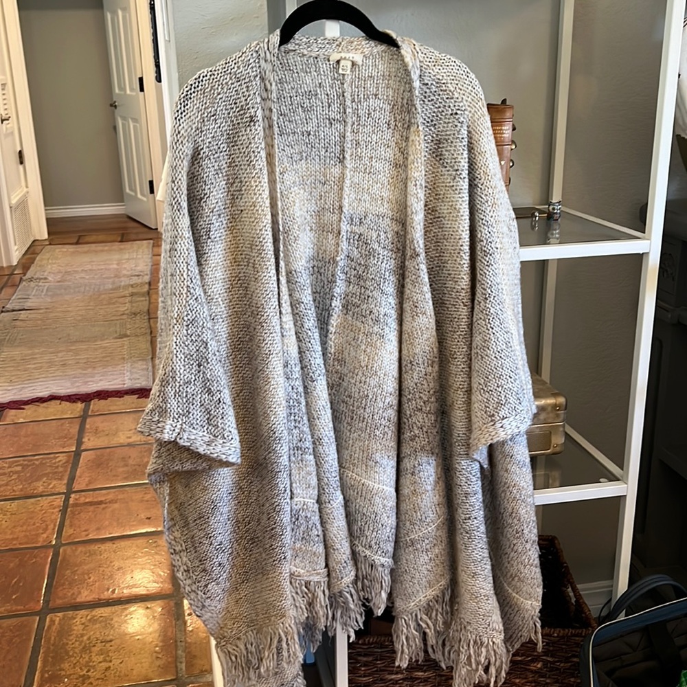 Joie Women's soft m/l fringe poncho sweater wrap